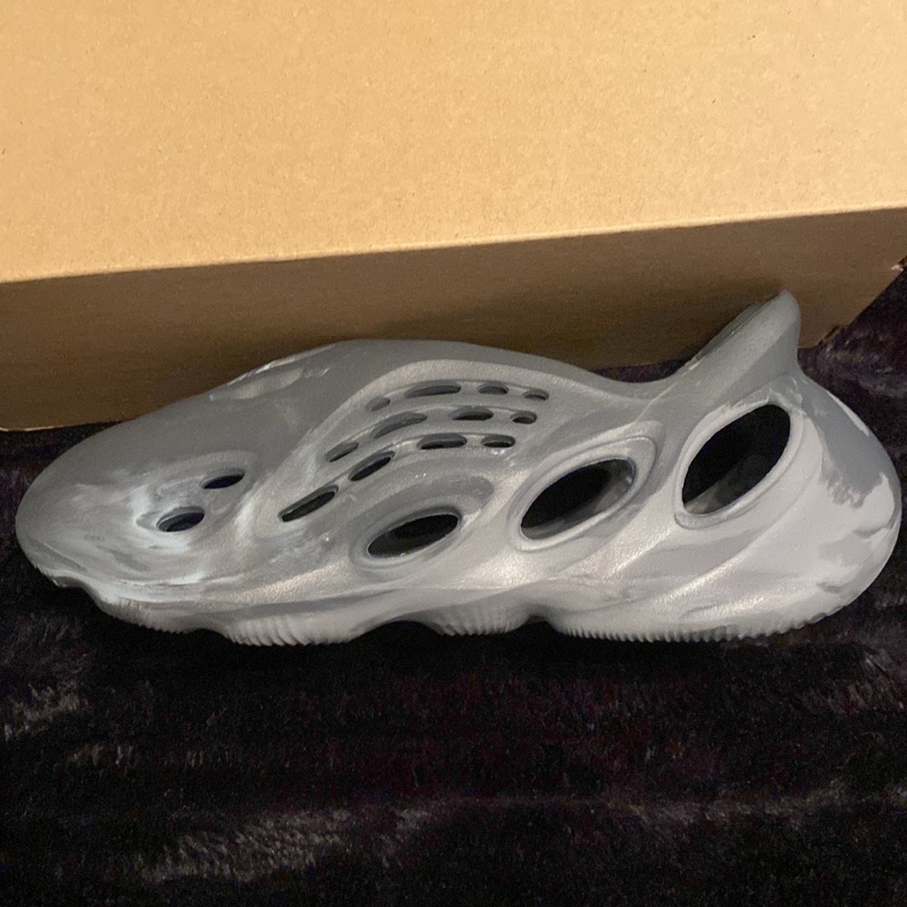 Authentic Yeezy Foam Rnr Granite - Picture 6 of 8